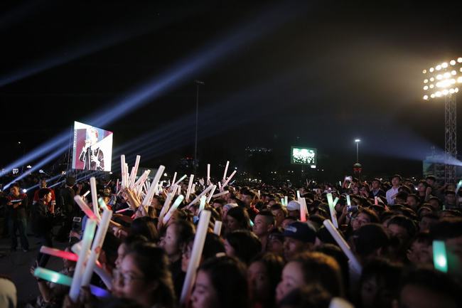 Quảng trường Nguyễn Tất Thành quy tụ hàng vạn khán giả tham gia đại nhạc hội