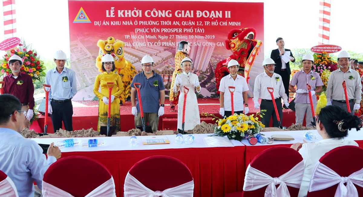 Ban lãnh đạo của Địa Ốc Sài Gòn – Gia Định thực hiện nghi thức khởi công dự án Phúc Yên Prosper Phố Tây