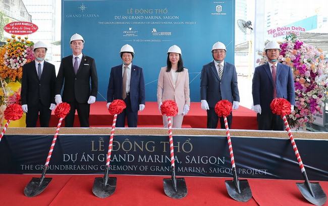 Đại diện Marriott International, Masterise Homes, và các nhà thầu chính của dự án Grand Marina, Saigon gồm An Phong Group, DeltaGroup và Newtecons thực hiện nghi thức động thổ